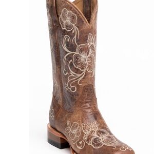 Shyanne Floral Embroidered Tan Boots! Never worn super cute !